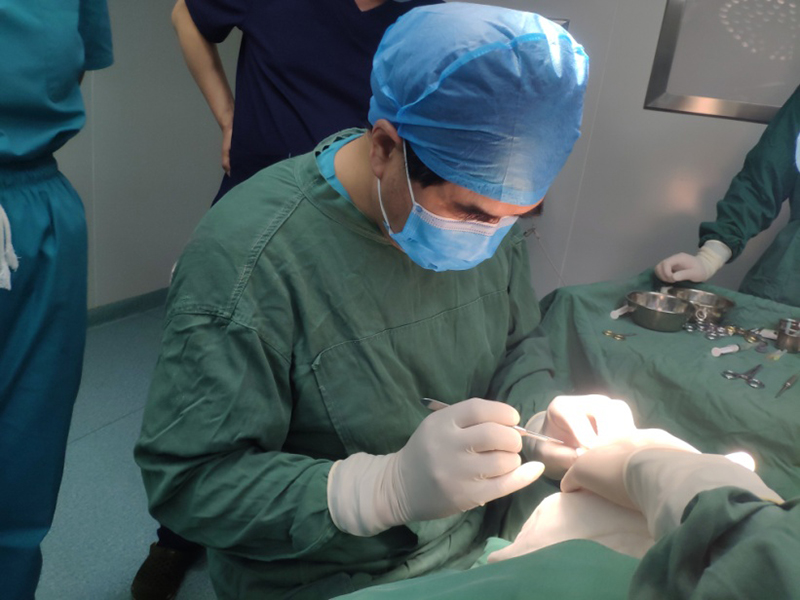 黄寺整形科普园地：一台手术需要多少医护人员参加？