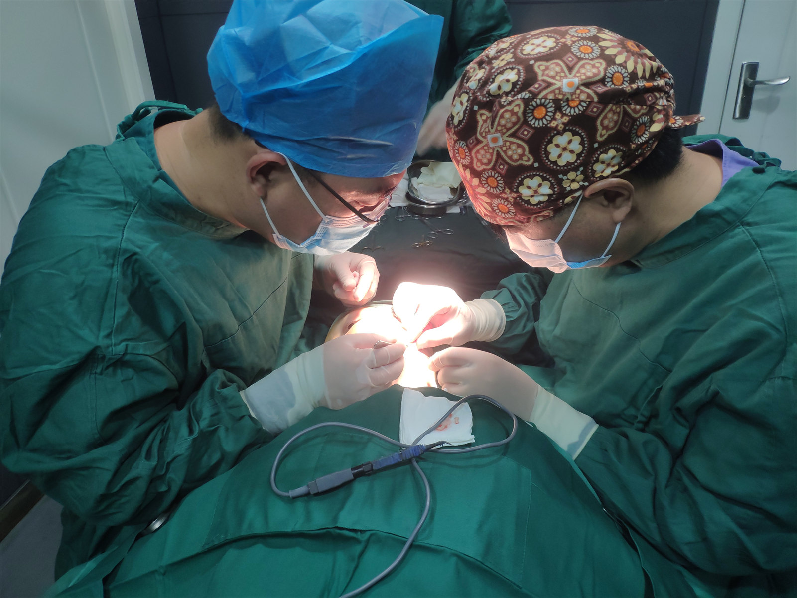 有过2次线雕经历和1次拉皮经历,给大家讲讲感受 有过2次线雕经历和1次拉皮经历,给大家讲讲感受