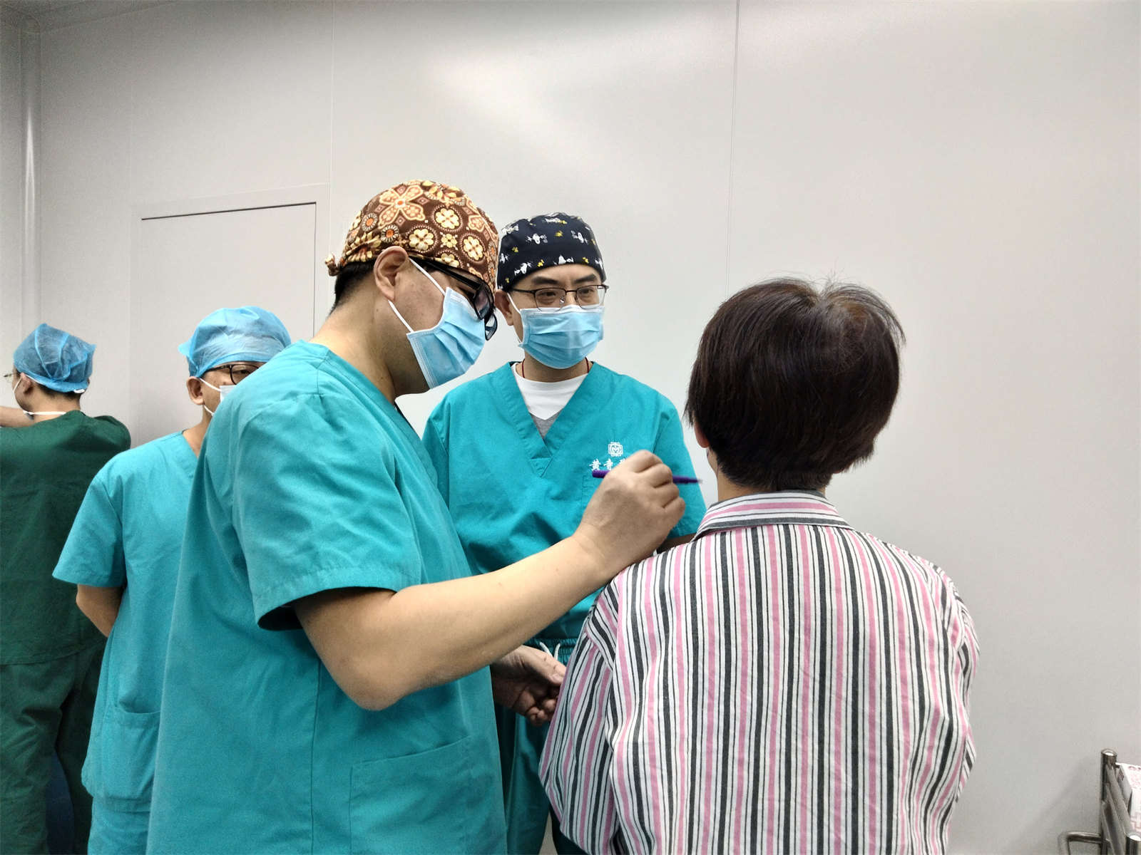 我在56岁做了拉皮提升手术,术后不到1年,亲姐姐行动了 我在56岁做了拉皮提升手术,术后不到1年,亲姐姐行动了