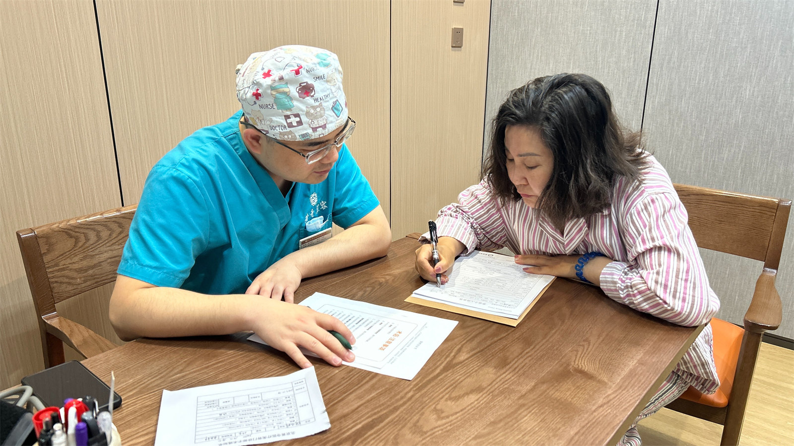 55岁面部脂肪堆积、皮肤松弛下垂，公开手术改善全过程