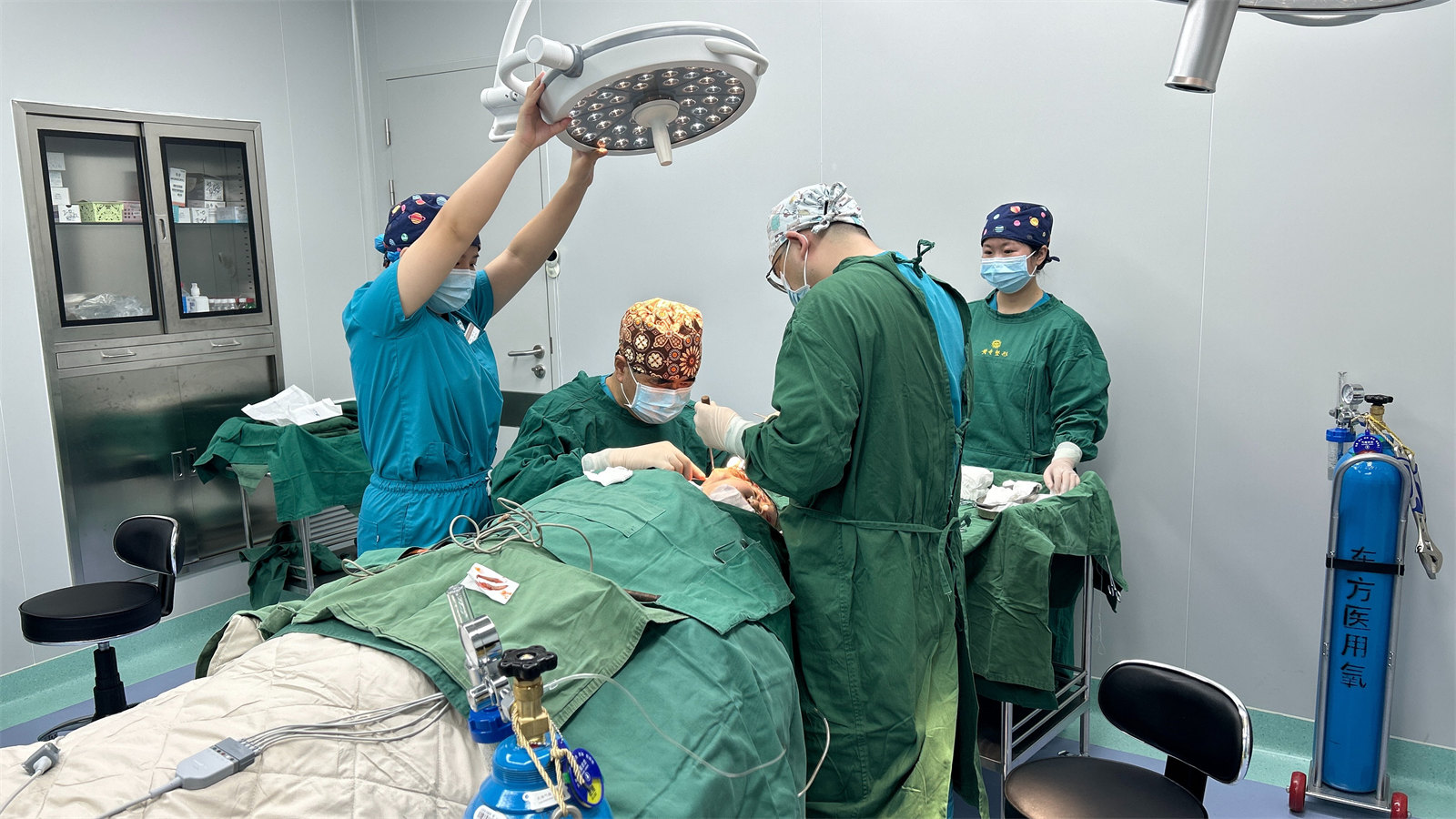 55岁面部脂肪堆积、皮肤松弛下垂，公开手术改善全过程