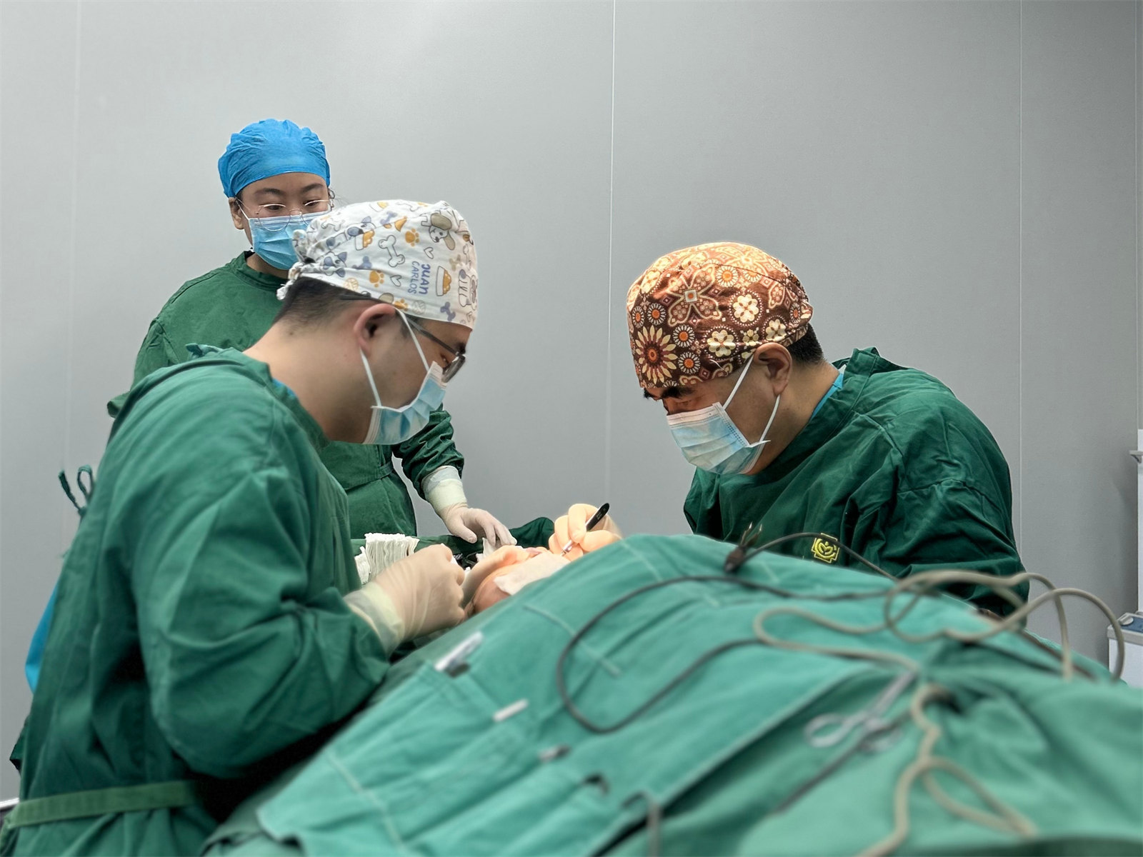 55岁脸部变形松弛不自信,拉皮术后2天、7天真实分享 55岁脸部变形松弛不自信,拉皮术后2天、7天真实分享