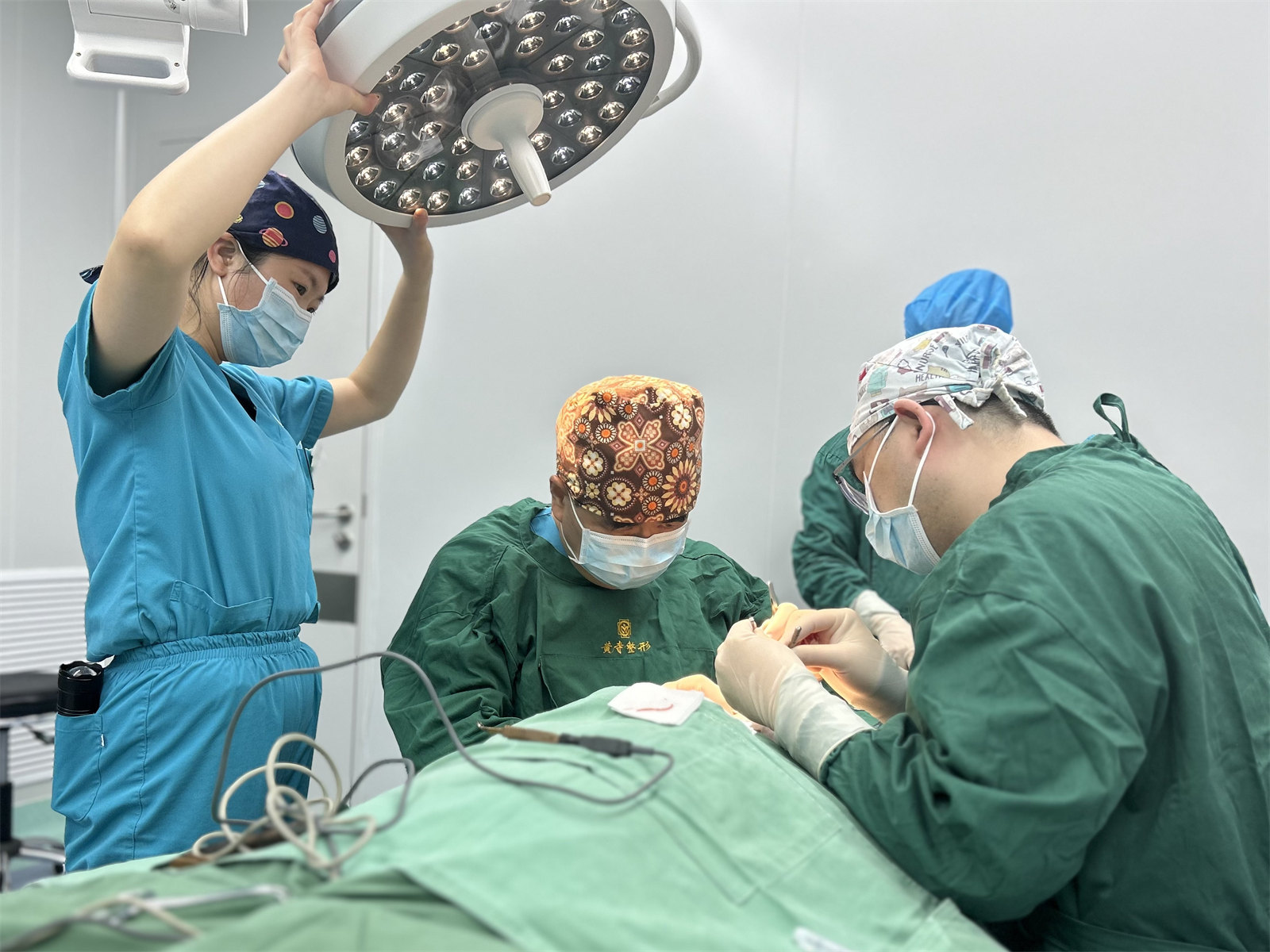 54岁豁出去做大拉皮,公开手术过程 54岁豁出去做大拉皮,公开手术过程