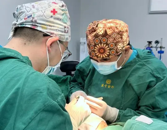 45岁求美者专程回国做拉皮手术，术后8天说说心里话