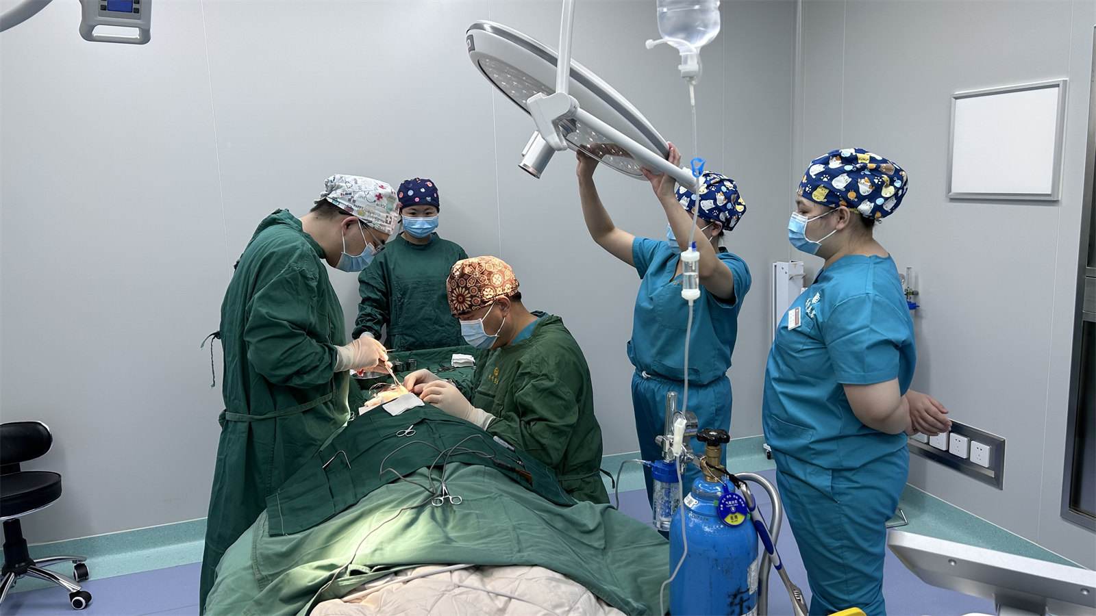 想年轻一些，但不想变化太大，医生为我这样设计