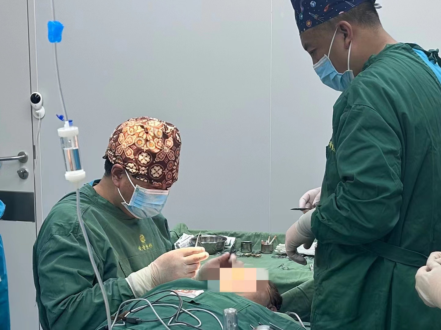 60岁专程到北京做拉皮手术，术后7天年龄成谜