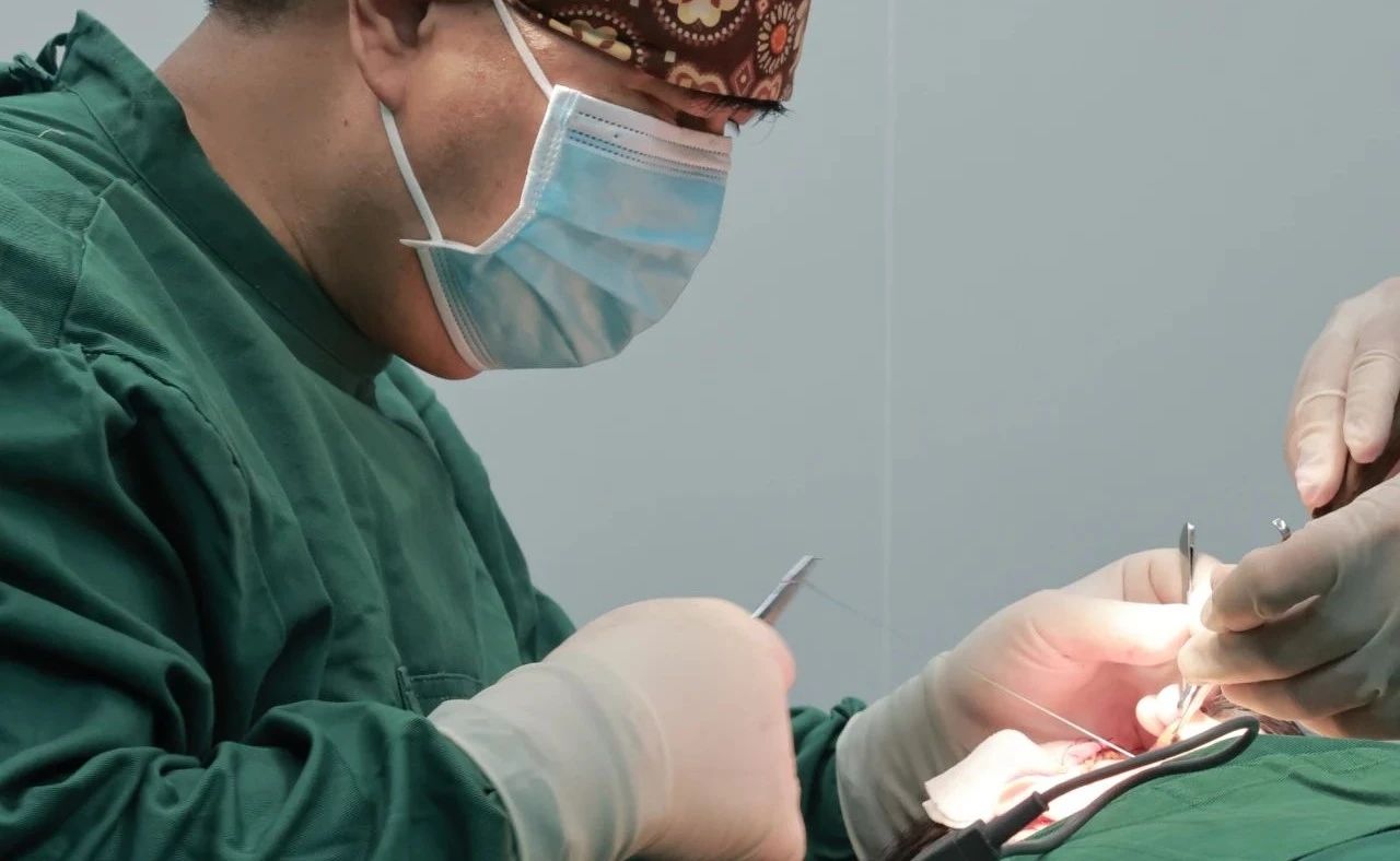 教师来做拉皮手术引热议,是对学生不负责吗?您怎么看? 教师来做拉皮手术引热议,是对学生不负责吗?您怎么看?