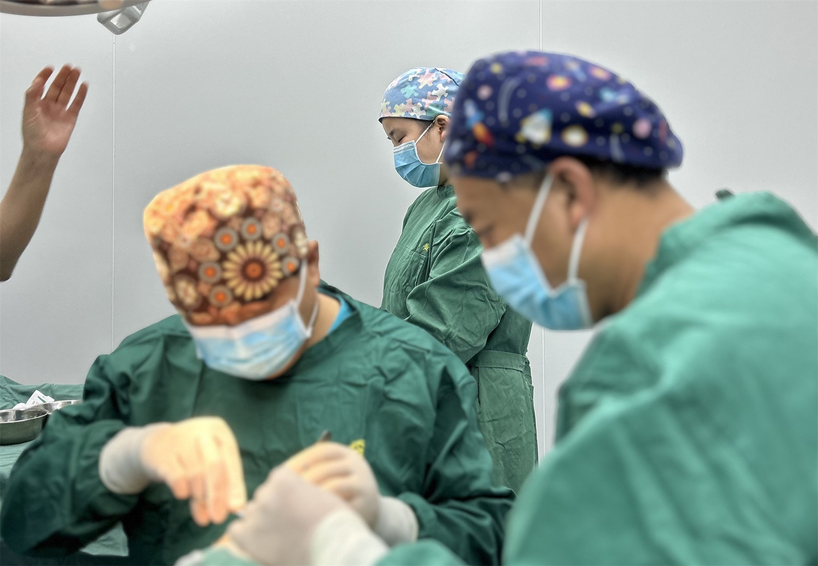 62岁忍不了“松垮垂”,决定做拉皮手术,术后即刻效果很惊艳! 62岁忍不了“松垮垂”,决定做拉皮手术,术后即刻效果很惊艳!