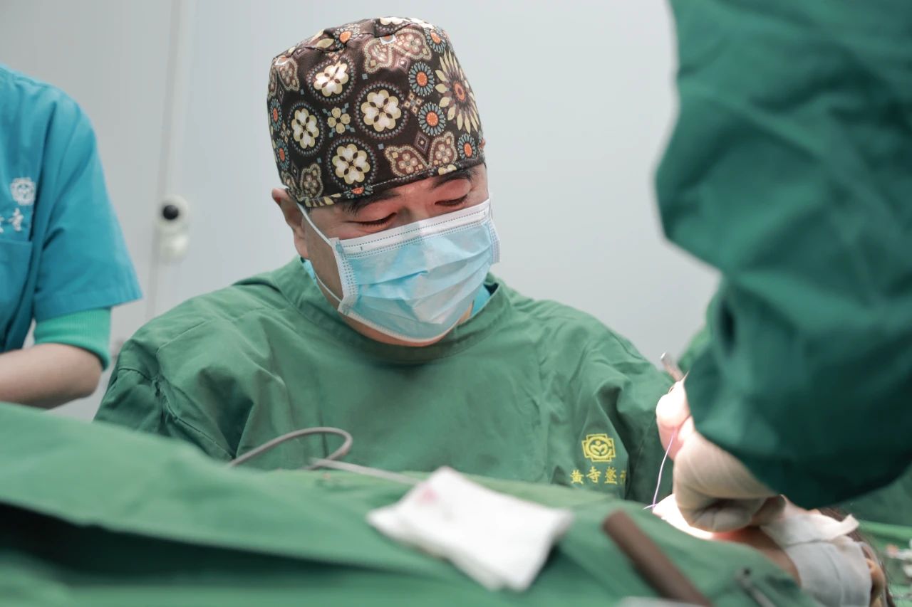 真没想到!我做完拉皮手术后,身边人居然集体抑郁了?是“惊艳”还是“惊吓”! 真没想到!我做完拉皮手术后,身边人居然集体抑郁了?是“惊艳”还是“惊吓”!