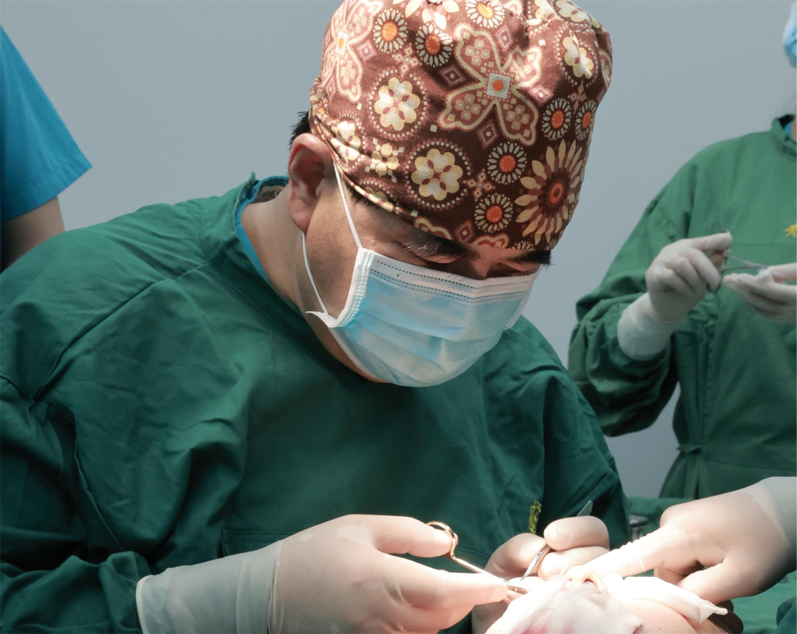 拉皮术后看到镜中的自己,难以掩盖想要分享的心 拉皮术后看到镜中的自己,难以掩盖想要分享的心